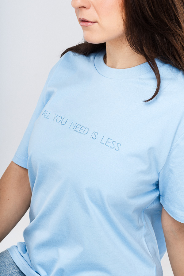 ALL YOU NEED IS LESS siuvinėti marškinėliai
