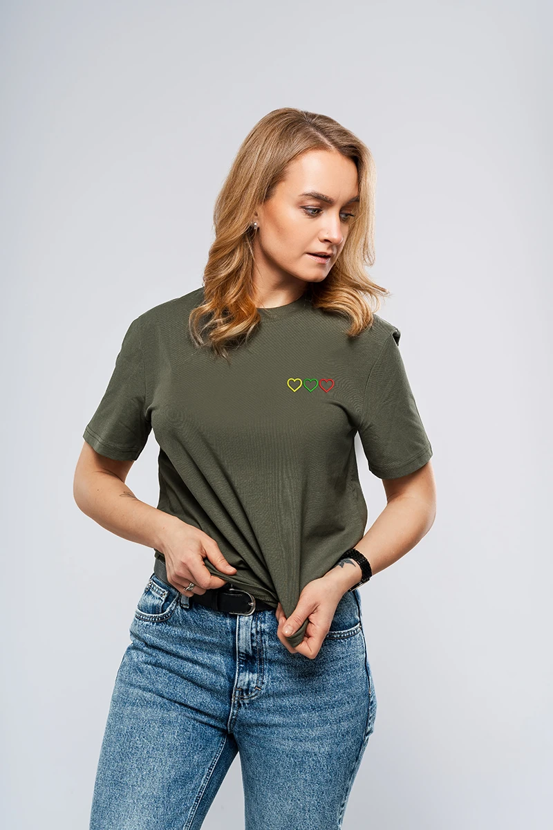 3 širdys siuvinėti marškinėliai