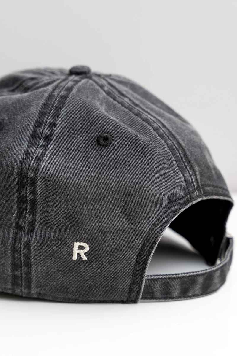 Kepurėlė su inicialais