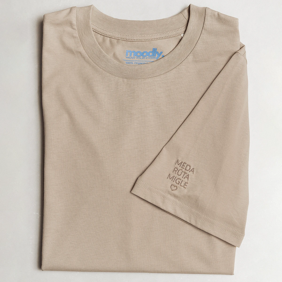 Marškinėliai su vardu ant rankovės