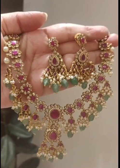 Traditional Kundan Necklace Set