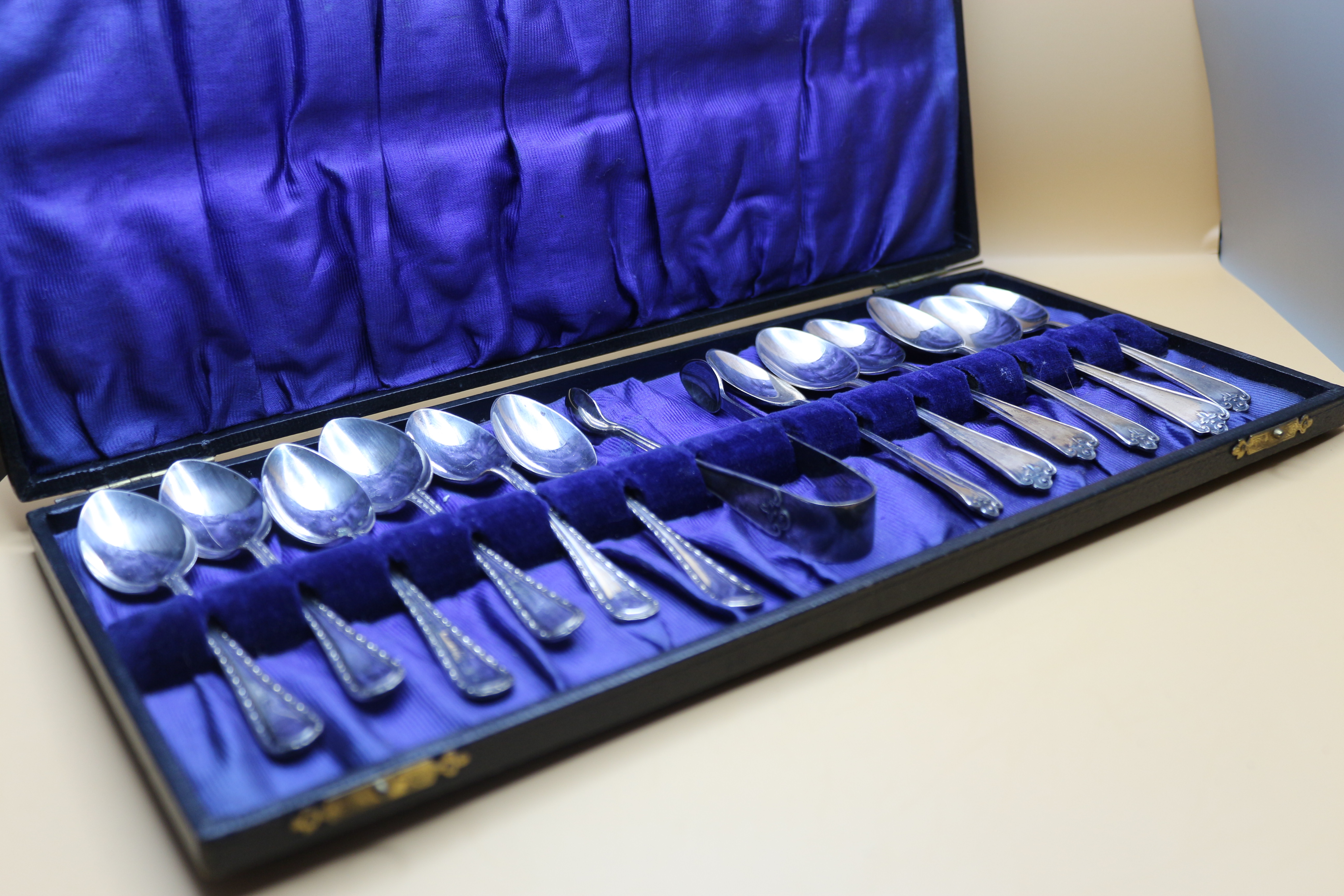 Amazing Antique Tea Spoon Set In Original Case! 