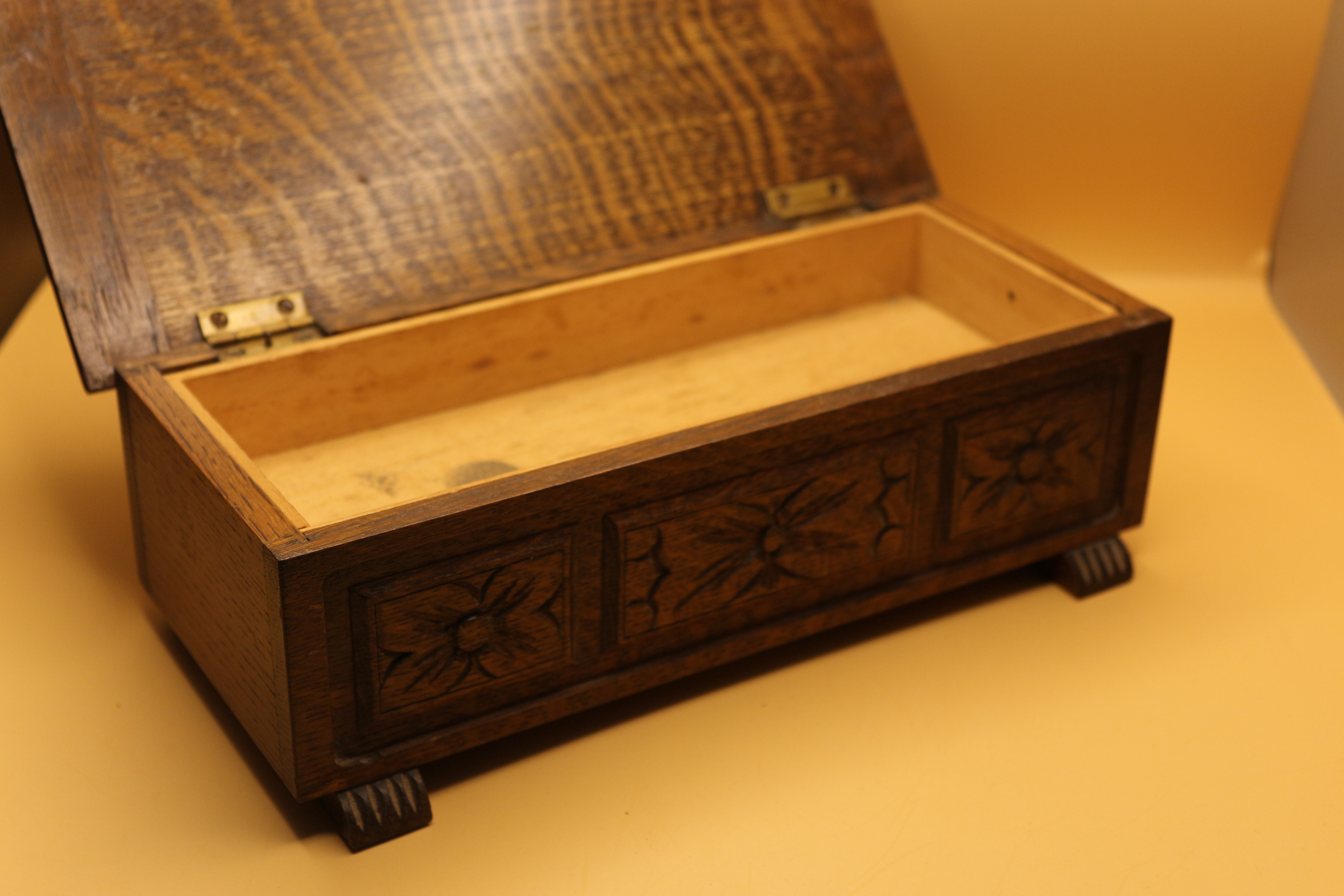 A Handmade Solid Hardwood Box  ~ 1920's ~ Jewellery Box ~ Cigar Box
