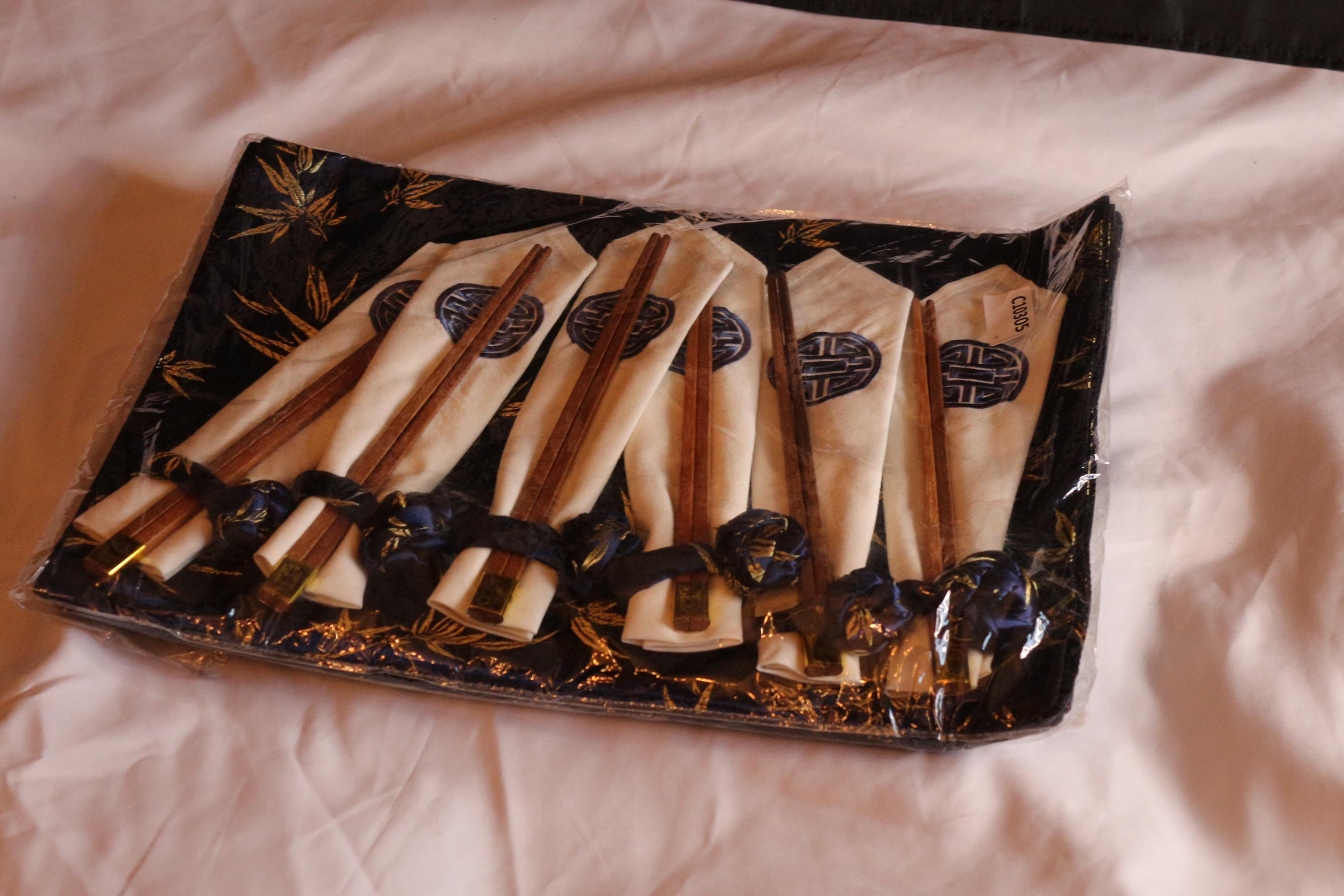 Chinese Dining Pack Dinner Service Placemats Serviettes Chopsticks Beautiful!