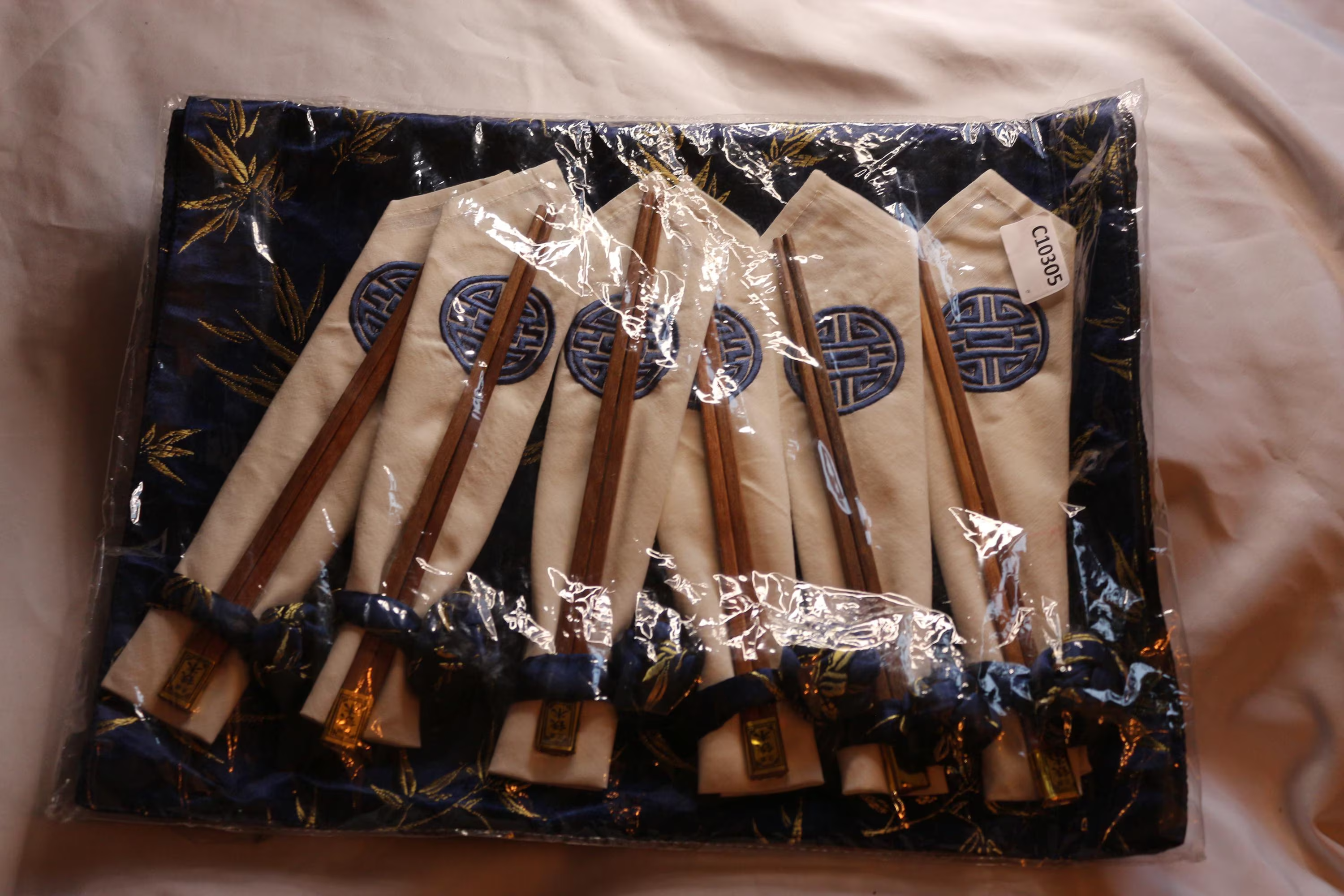 Chinese Dining Pack Dinner Service Placemats Serviettes Chopsticks Beautiful!