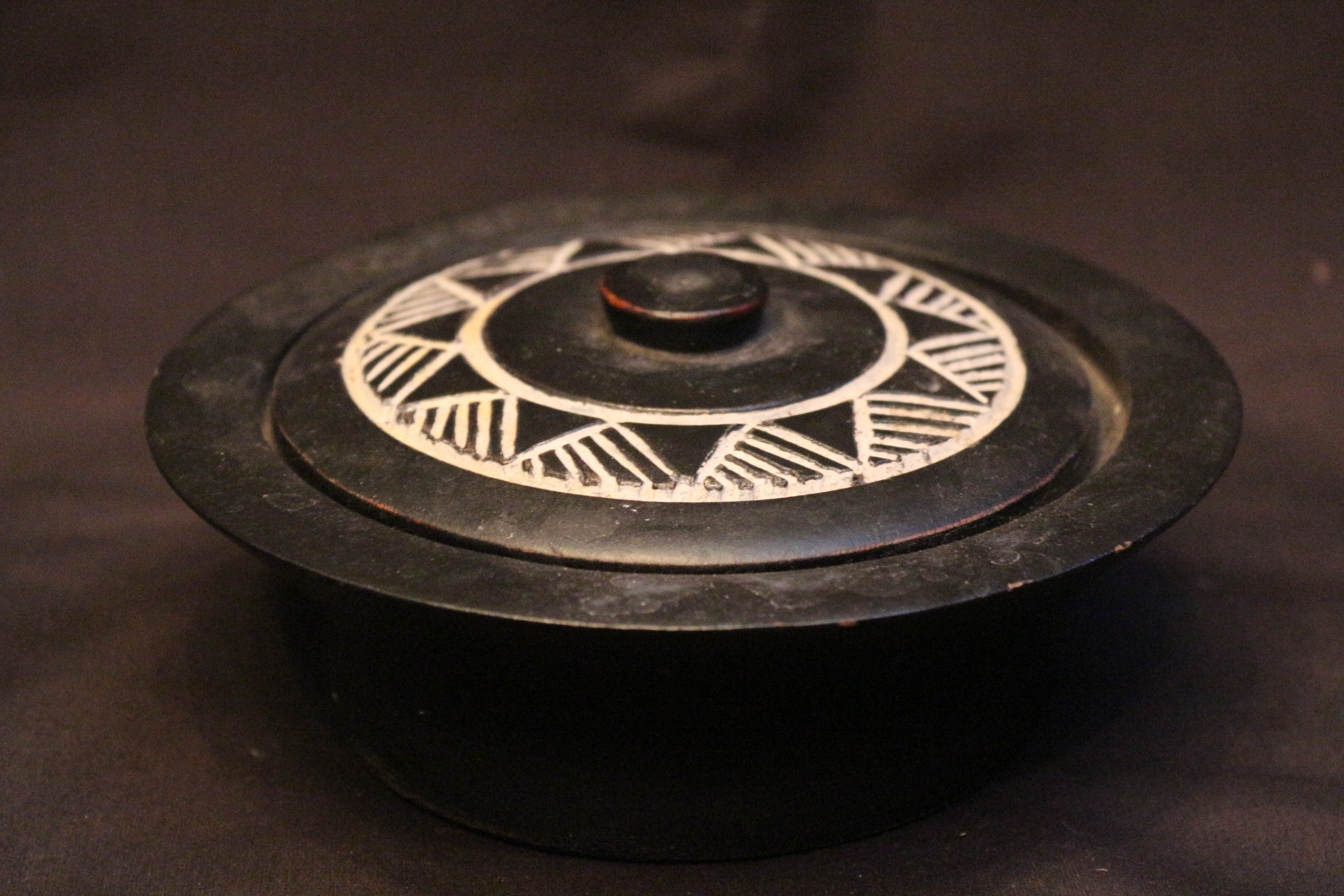Native AmericanTribal Pattern Wooden Bowl With Lid