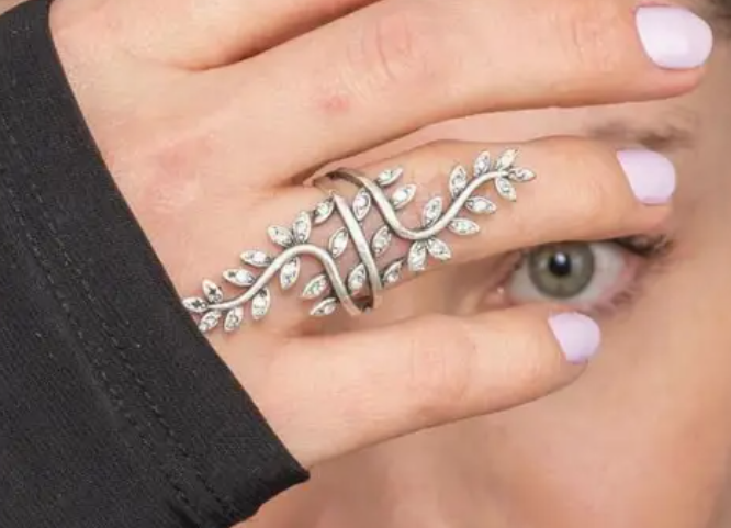 Elegant Leaf Ring