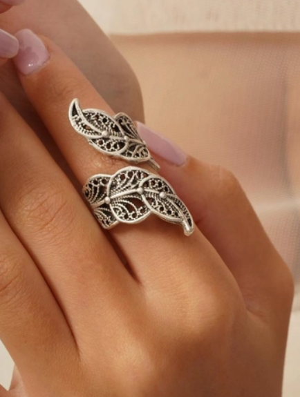 Decorative Leaf Ring