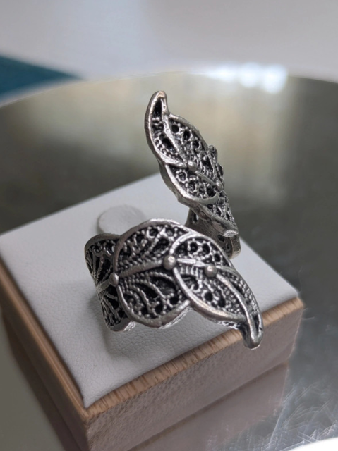 Decorative Leaf Ring