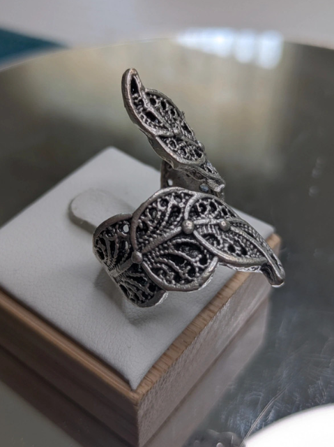 Decorative Leaf Ring