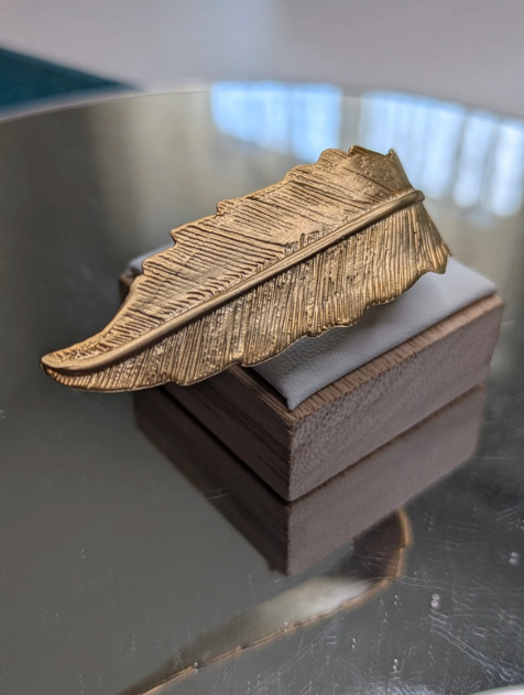 Anello a forma di foglia dorata