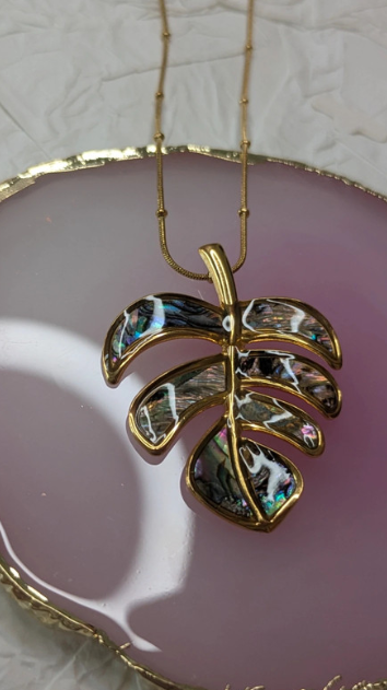 Gold Leaf Pendant Necklace