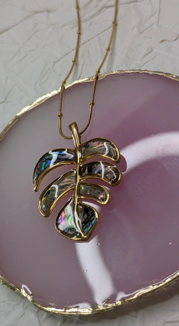 Gold Leaf Pendant Necklace