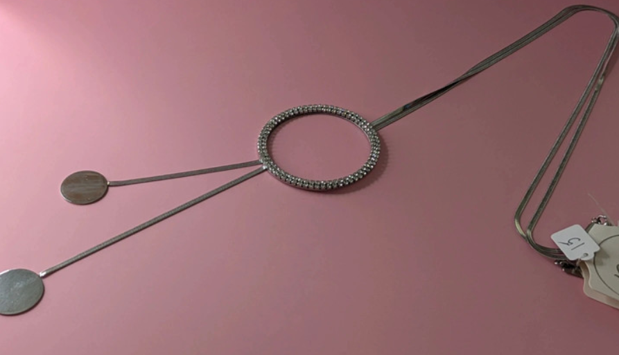 Collana moderna in argento con cerchio e pendenti
