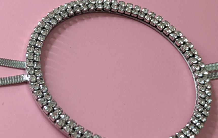 Collana moderna in argento con cerchio e pendenti