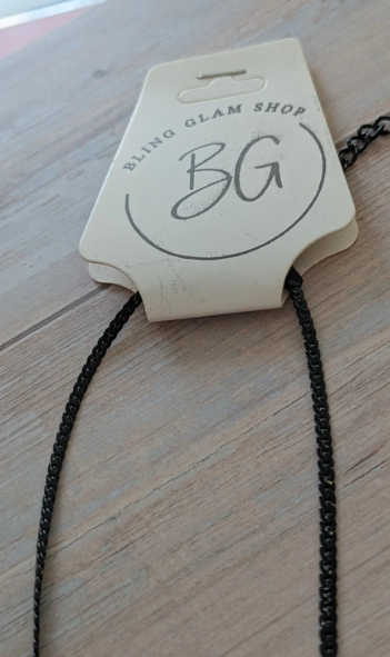 Collana floreale nera