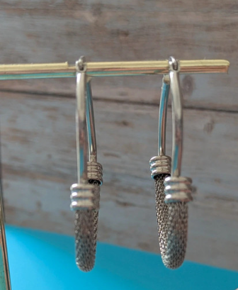 Orecchini a cerchio intrecciato