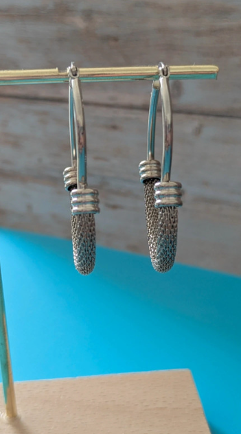 Orecchini a cerchio intrecciato