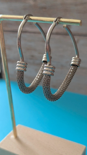 Orecchini a cerchio intrecciato