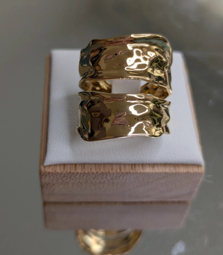 Anello aperto in oro lucido