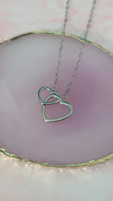 Collana girocollo con cuori intrecciati in acciaio inossidabile silver