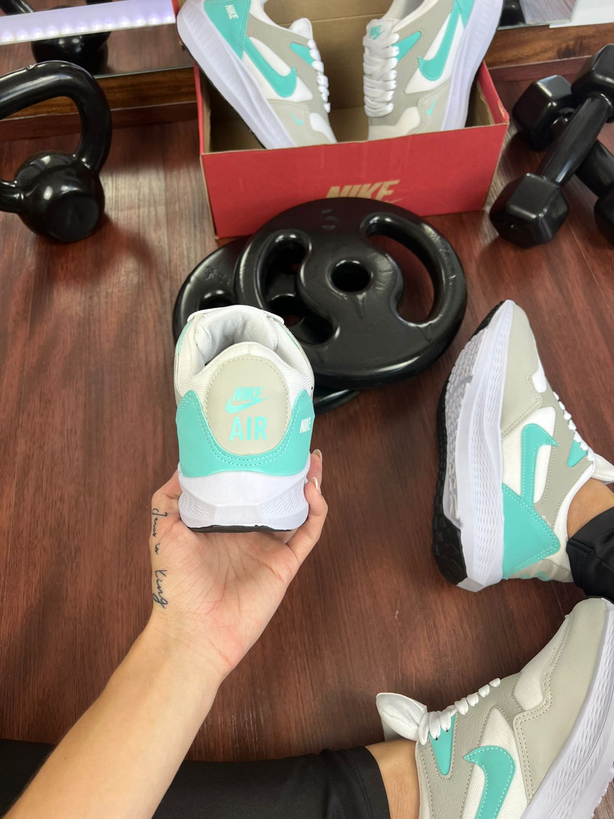 #002 Nike ZoomFit Branco verde água 34 ao 39 R$199,90 Caixa da Marca