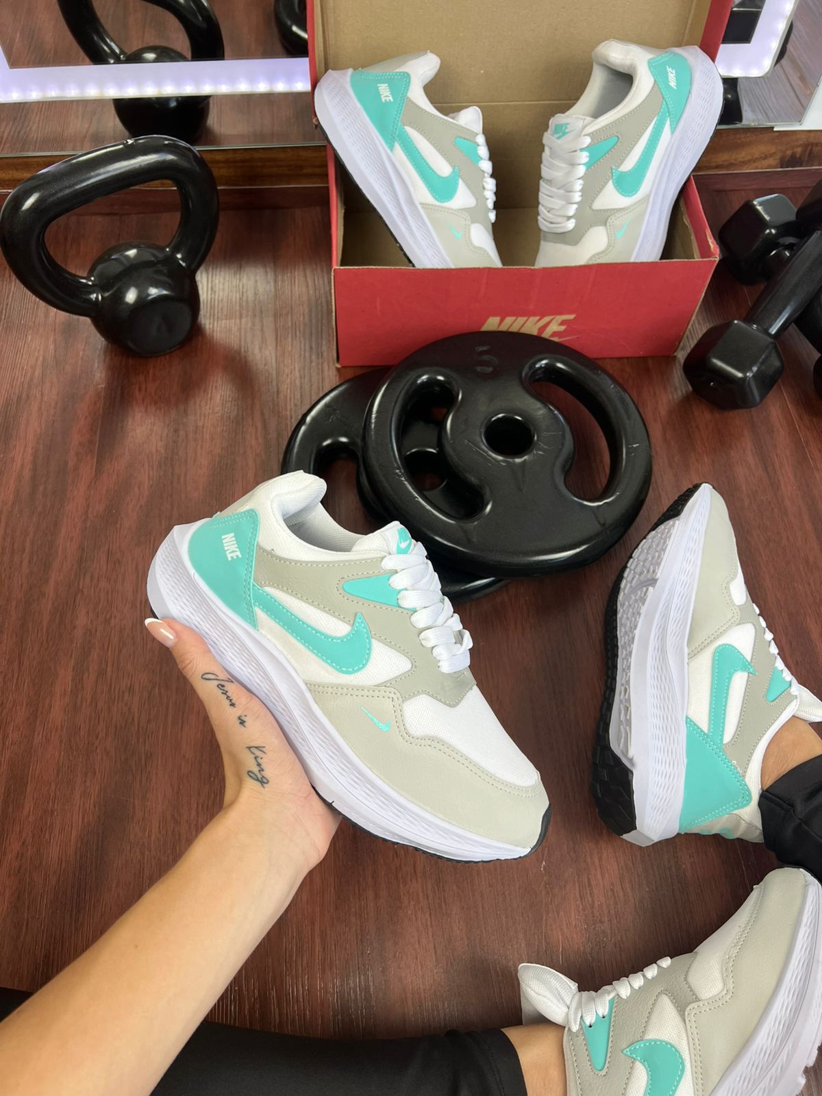 #002 Nike ZoomFit Branco verde água 34 ao 39 R$199,90 Caixa da Marca