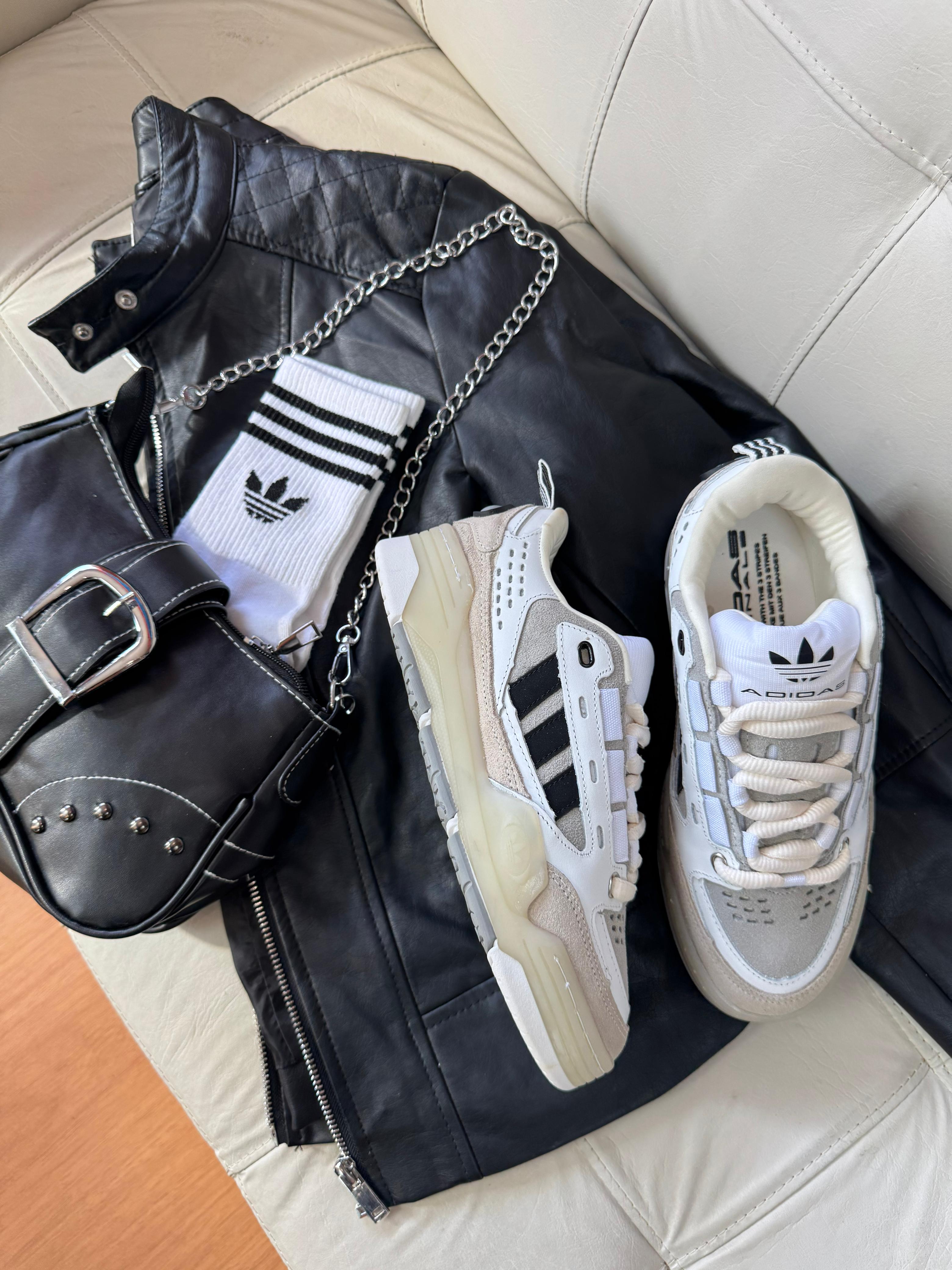 #019 Adidas Originals Adi2000 do 34 ao 43 todo em couro e solado de borracha R$379,90