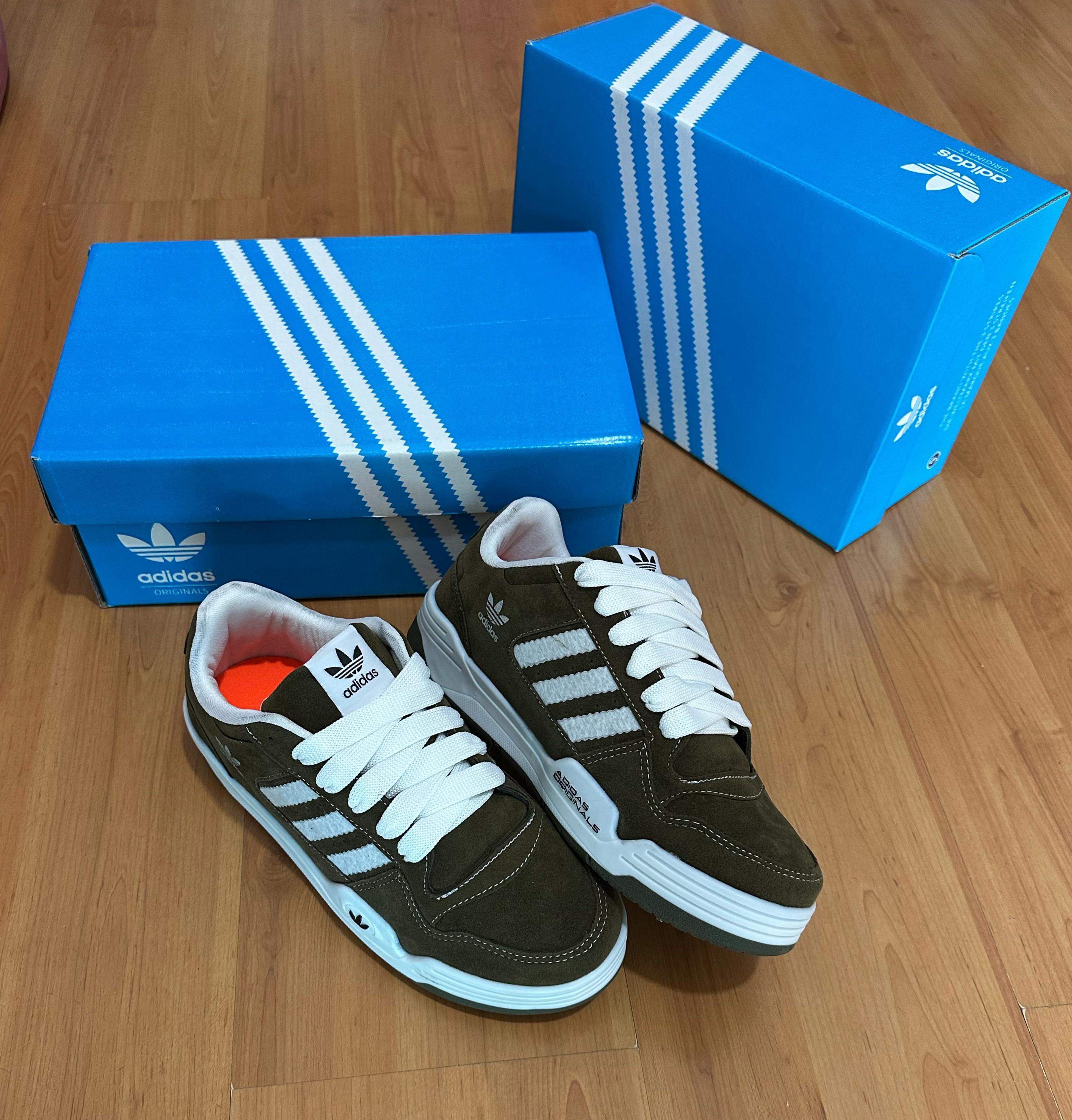 #028 Adidas Low CL camurça verde musgo do 38 ao 43 R$222,90