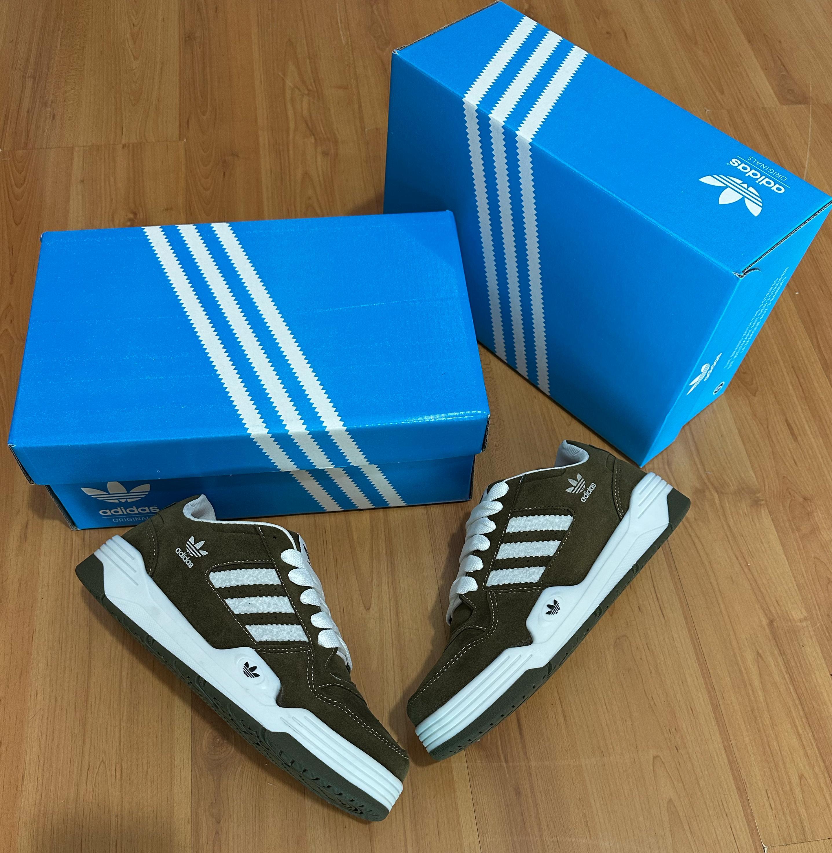 #028 Adidas Low CL camurça verde musgo do 38 ao 43 R$222,90