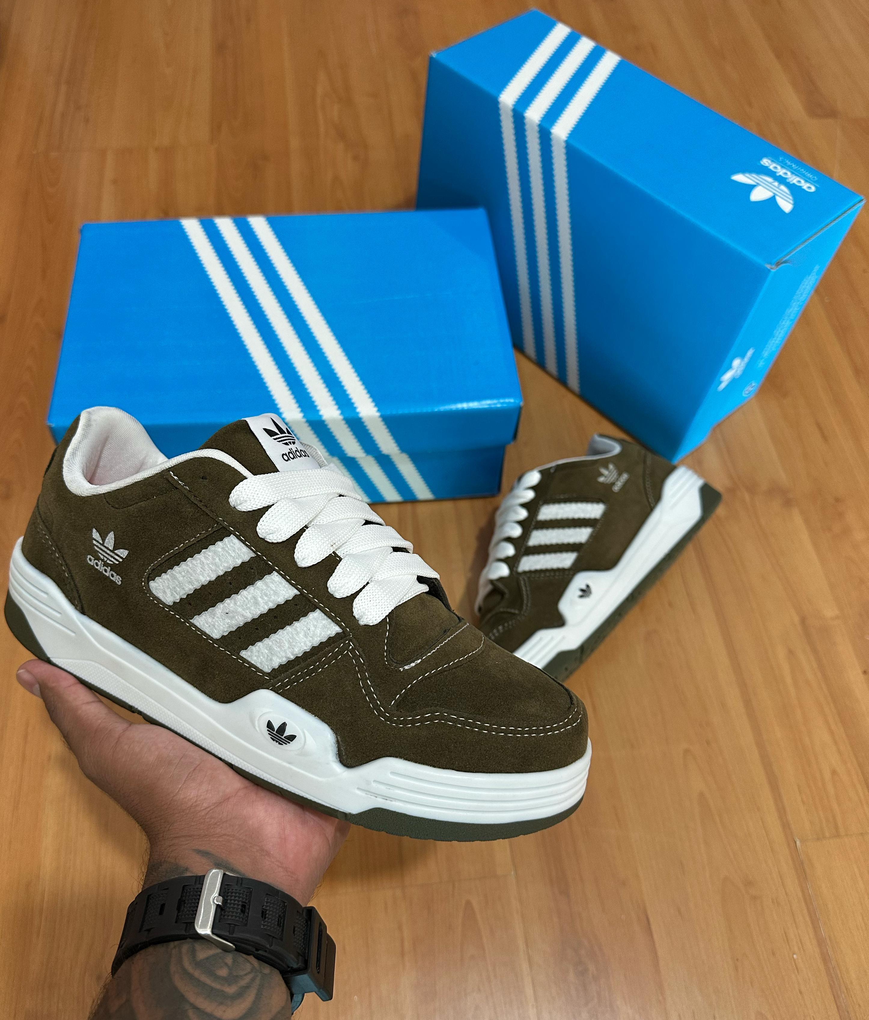 #028 Adidas Low CL camurça verde musgo do 38 ao 43 R$222,90