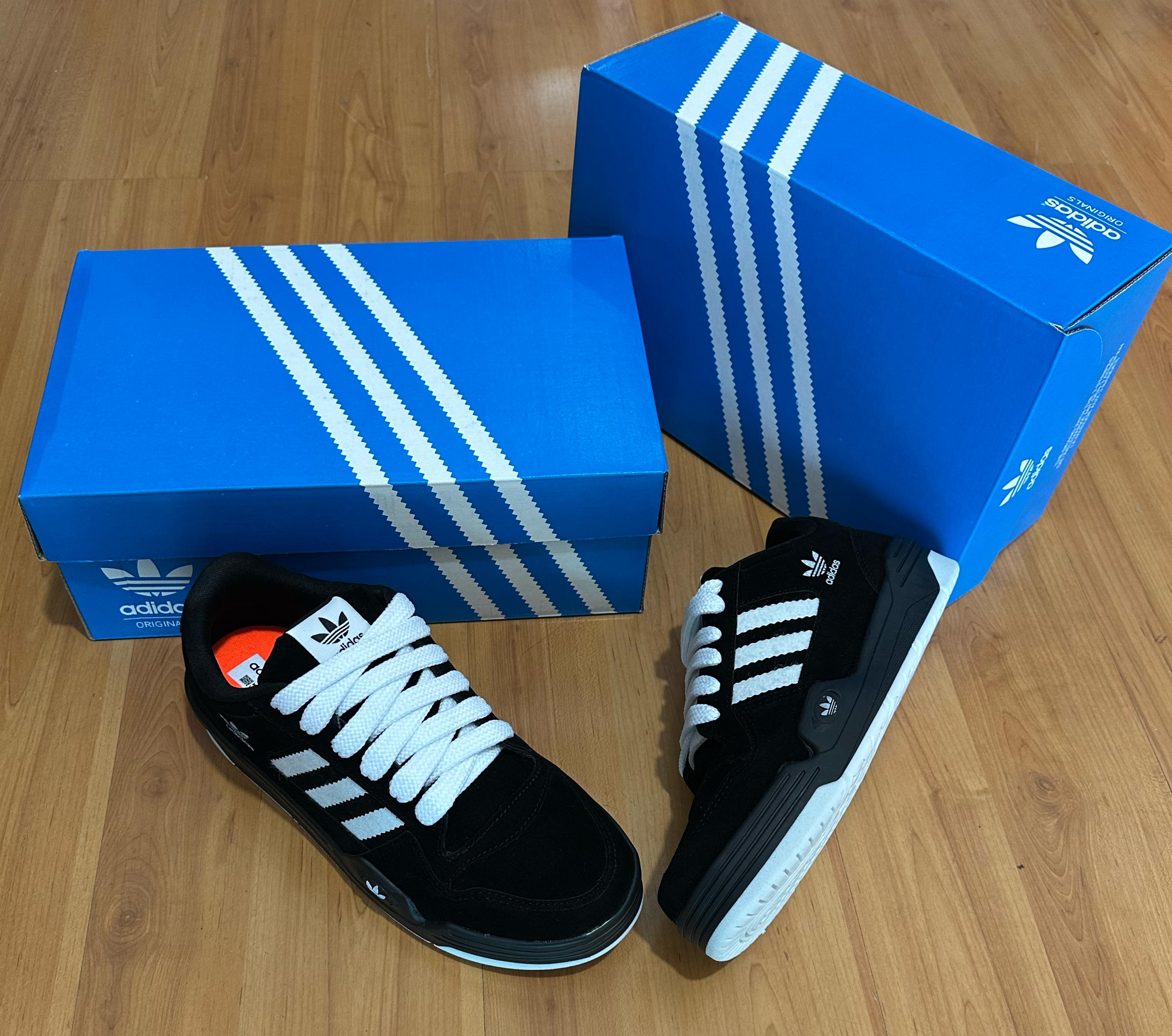 #034 Adidas Low CL camurça preto branco do 38 ao 43 R$199,90