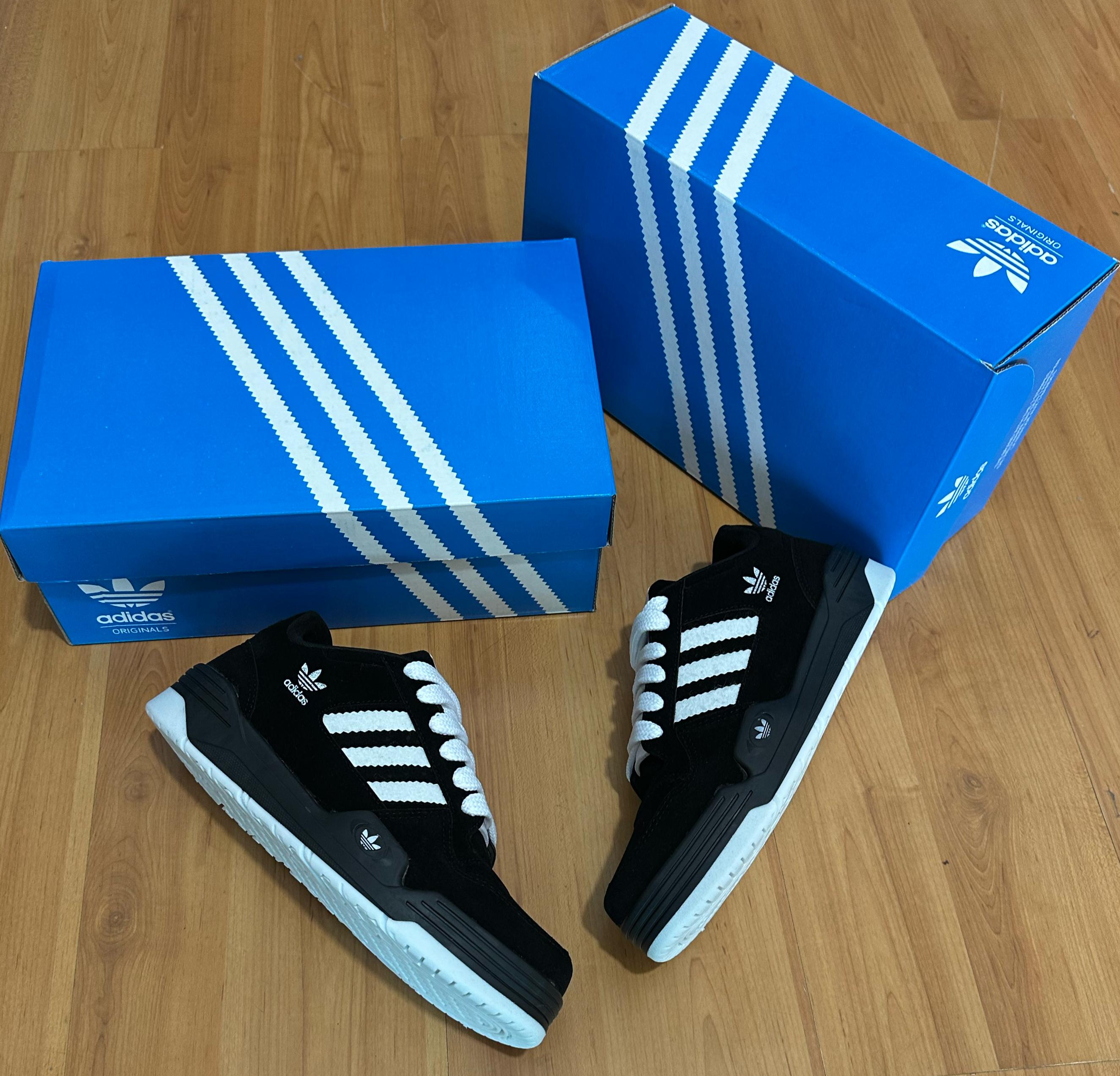 #034 Adidas Low CL camurça preto branco do 38 ao 43 R$199,90
