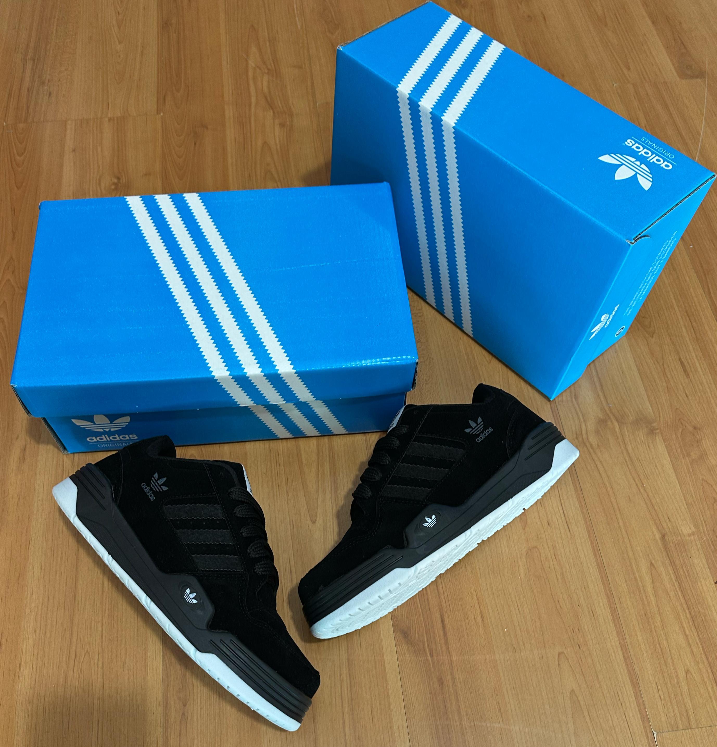 #036 Adidas Low CL camurça preto do 38 ao 43 R$212,90