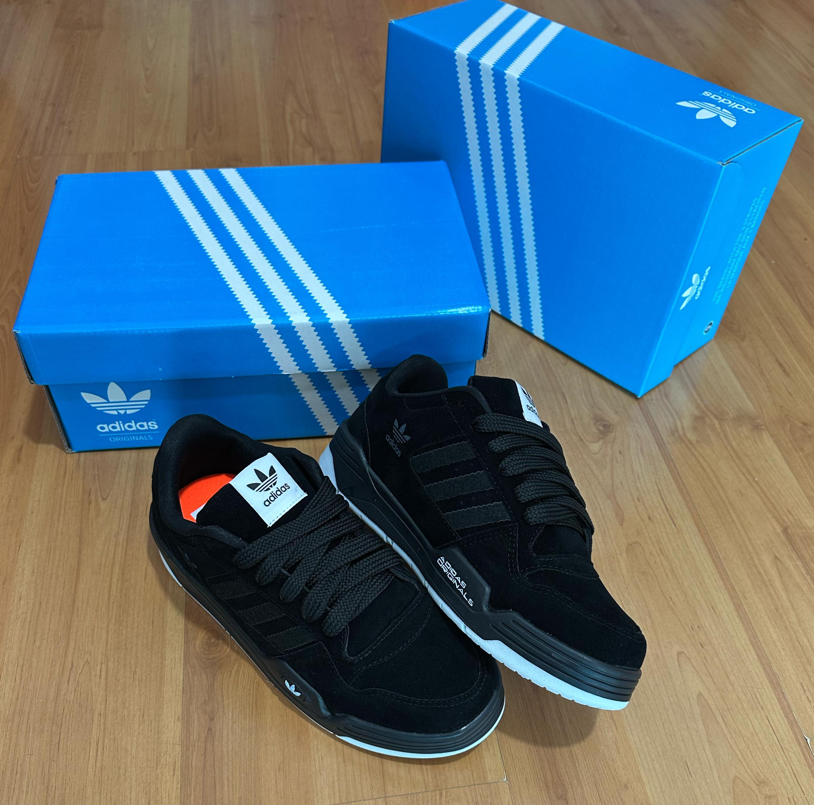 #036 Adidas Low CL camurça preto do 38 ao 43 R$212,90