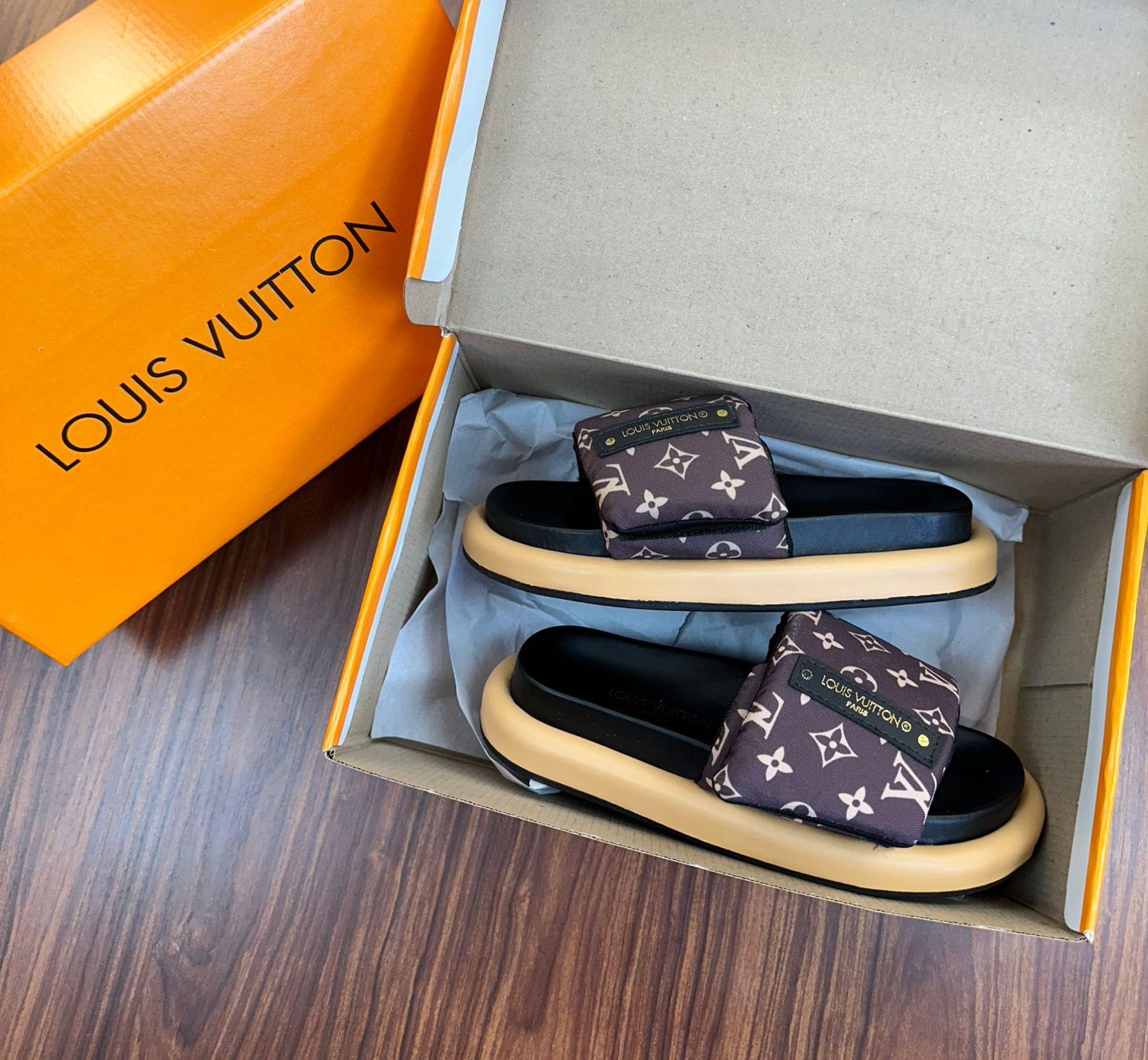 #038 Papete Louis Vuitton do 34 ao 39 R$212,90