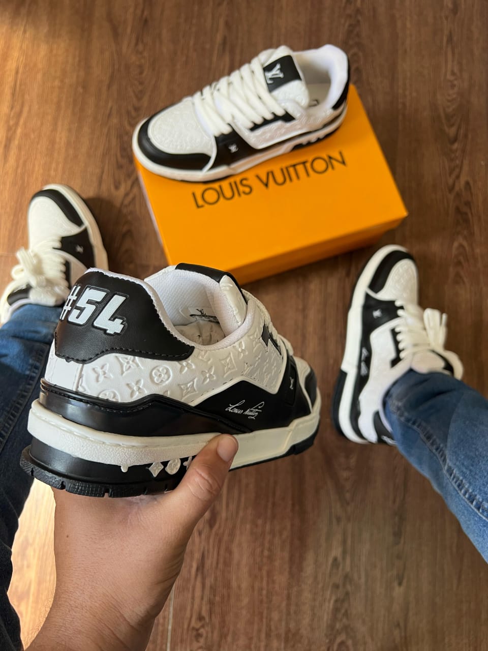 #040 Louis Vuitton Trainer branco preto do 38 ao 43 R$329,90