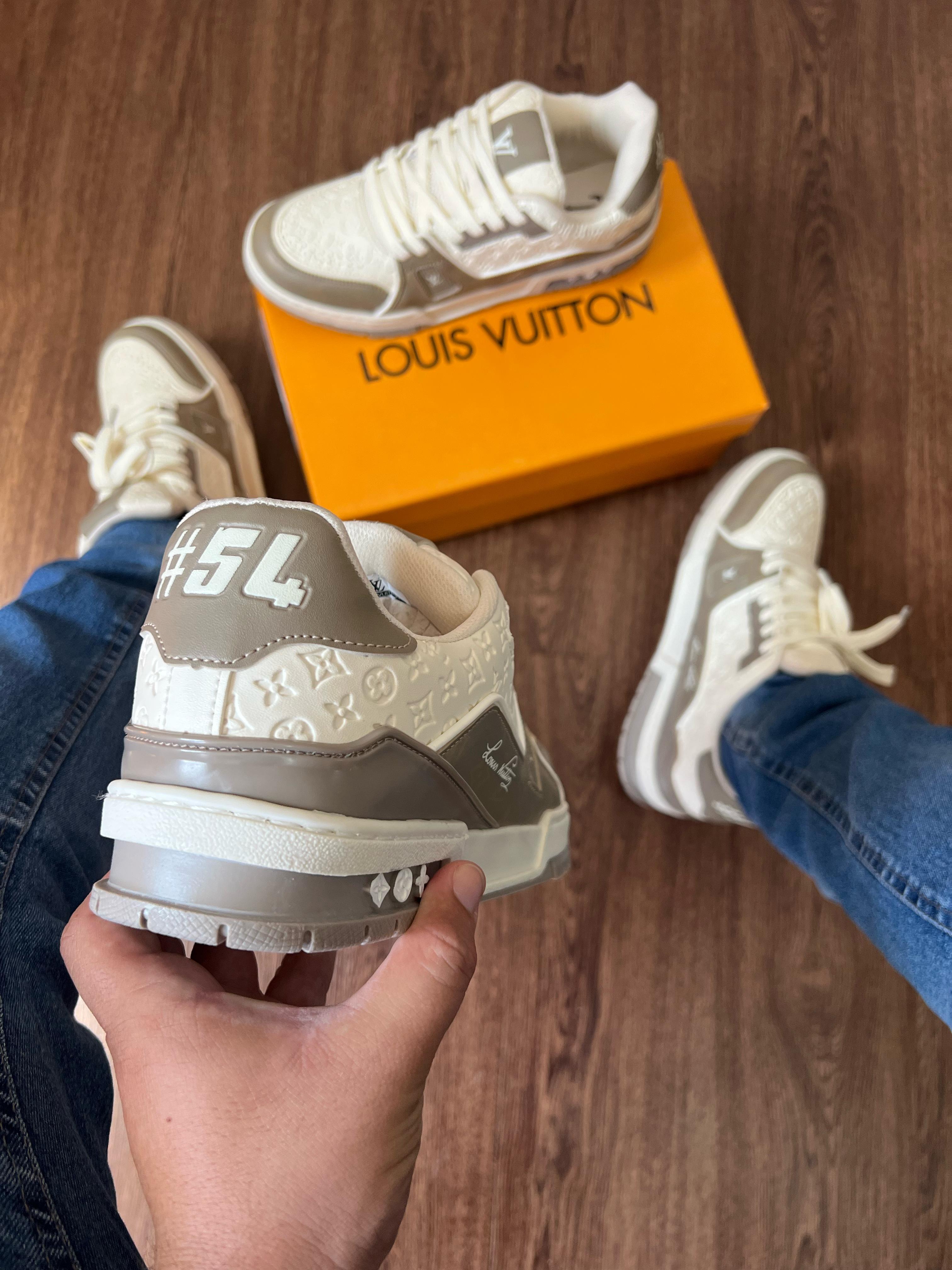 #043 Louis Vuitton  Trainer do 38 ao 43 R$325,90