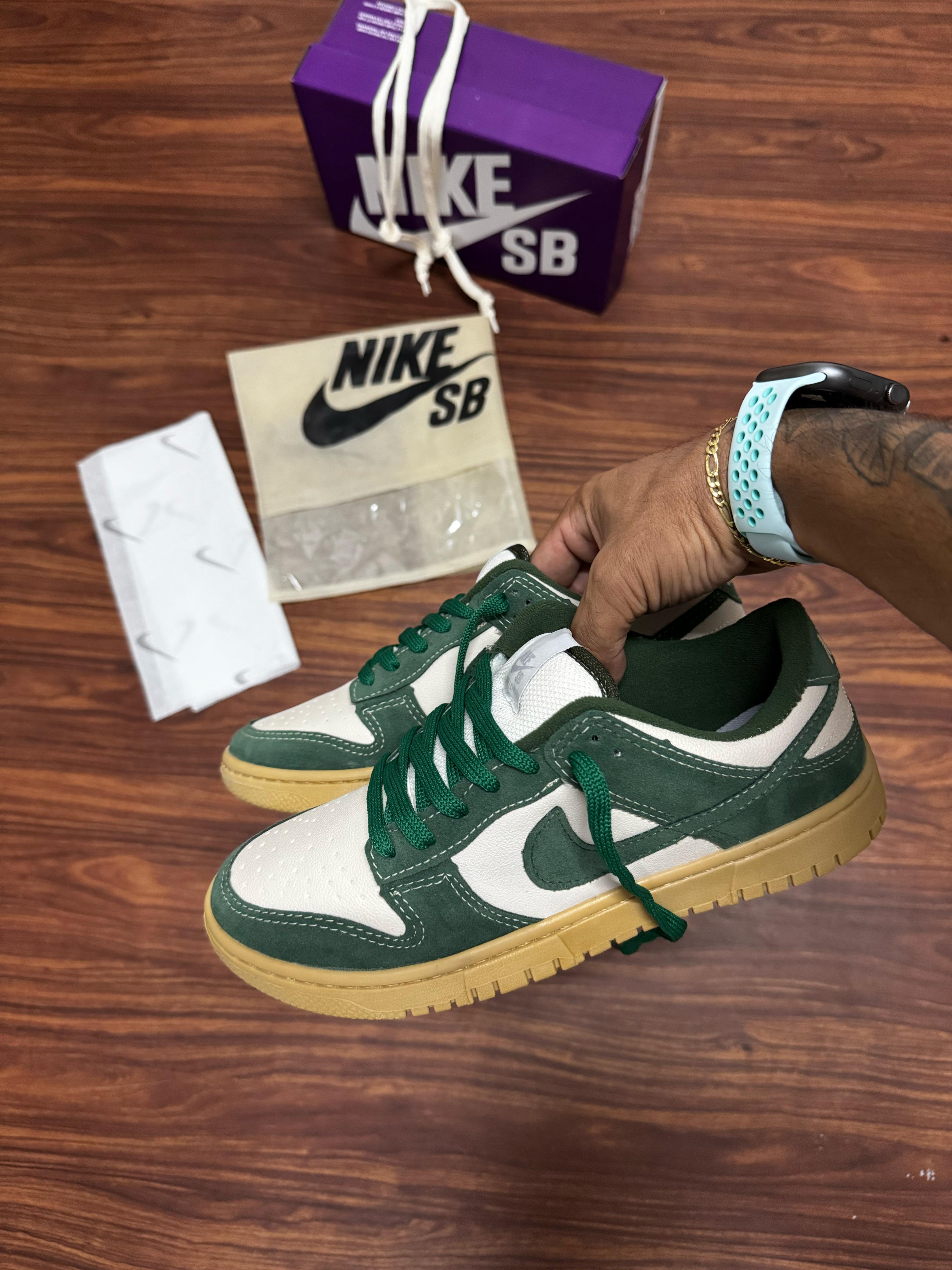#044 Nike Dunk Low Pro verde latex do 38 ao 43 R$242,90