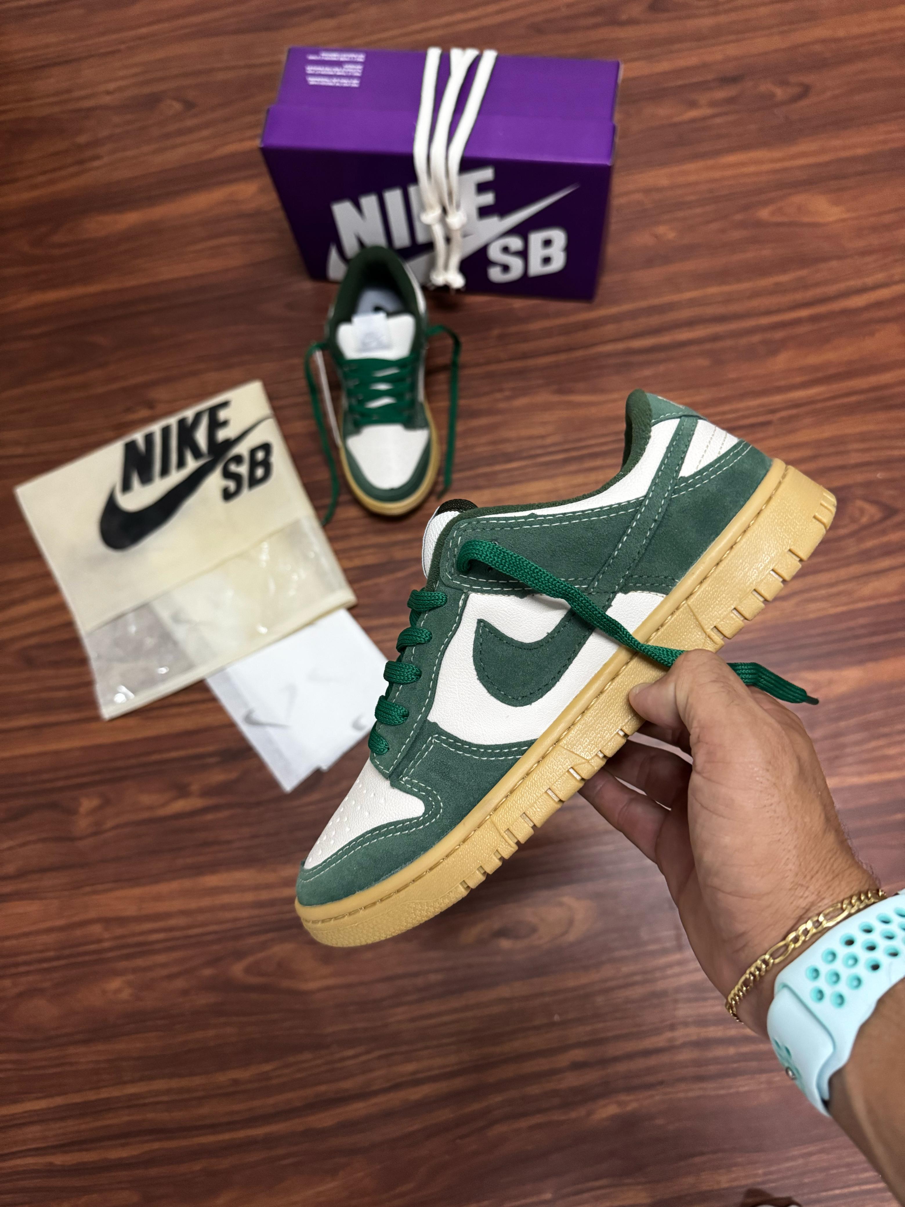 #044 Nike Dunk Low Pro verde latex do 38 ao 43 R$242,90
