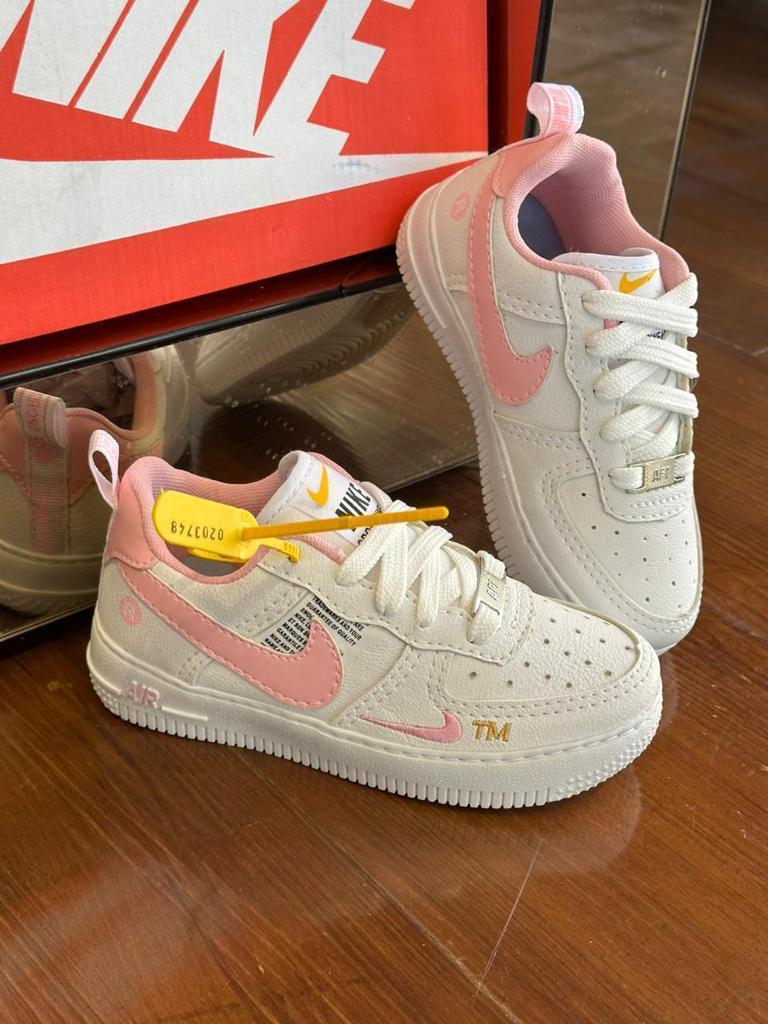 #052 Nike Air Force TM infantil branco rosa bebê do 26 ao 33 R$149,90