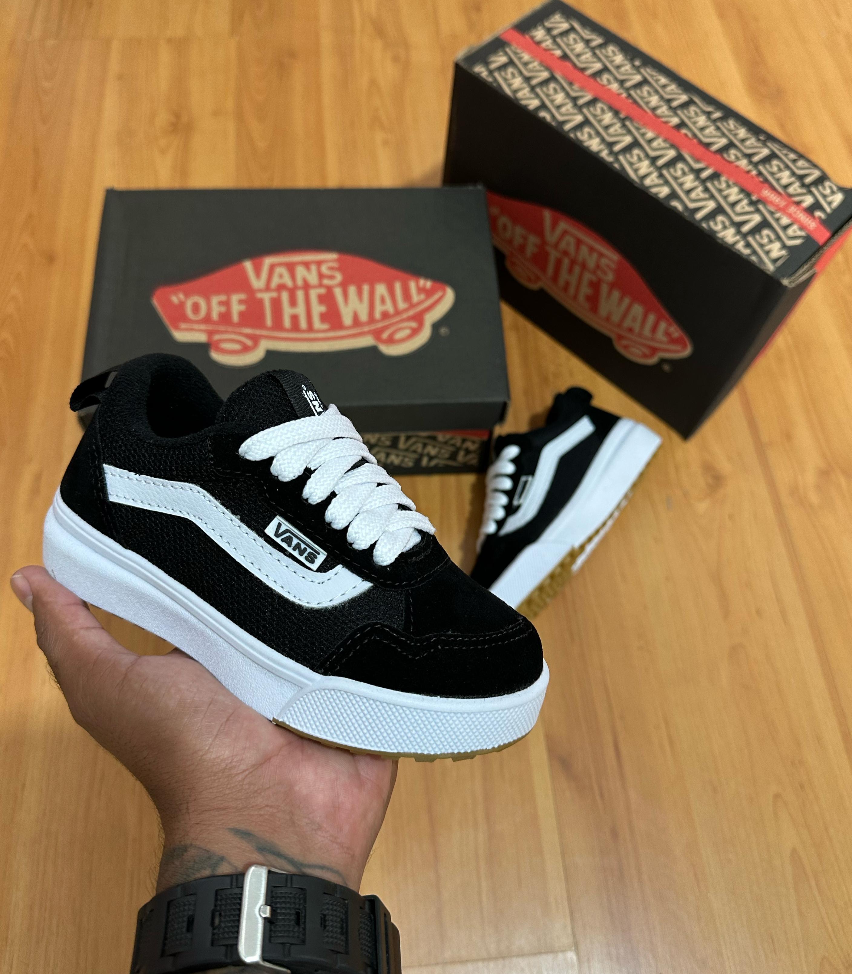 #055 Vans Ultrarange infantil preto branco do 27 ao 33 R$154,90