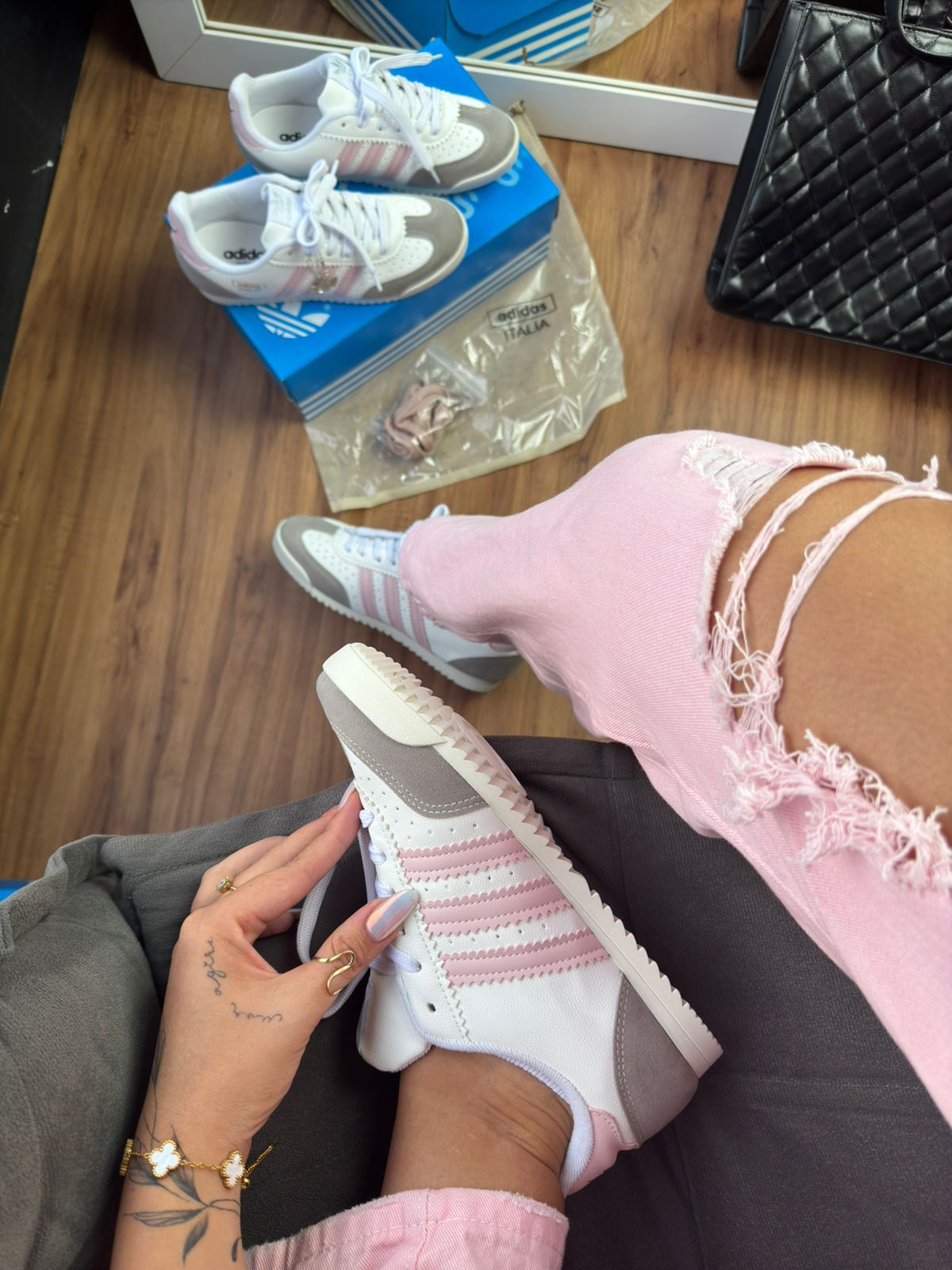 #065 Adidas Itália retrô branco rosa bebê do 34 ao 37 R$239,90