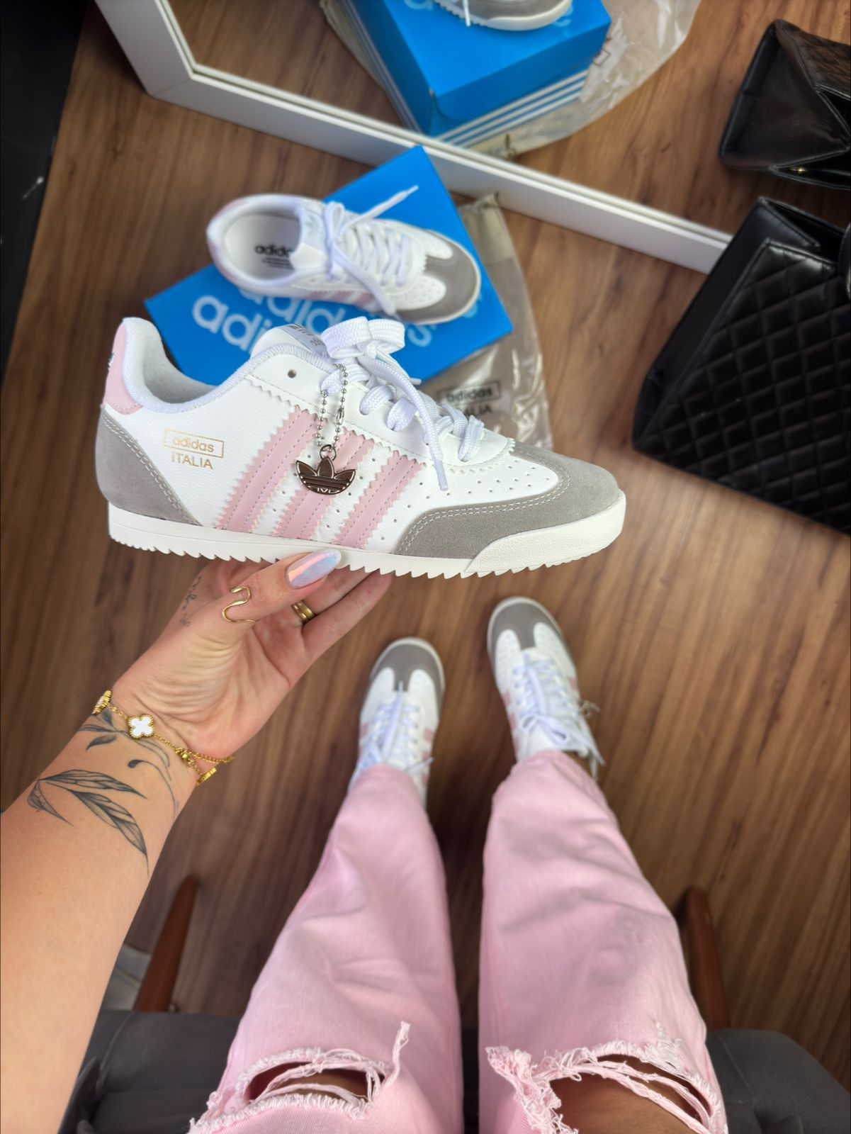 #065 Adidas Itália retrô branco rosa bebê do 34 ao 37 R$239,90