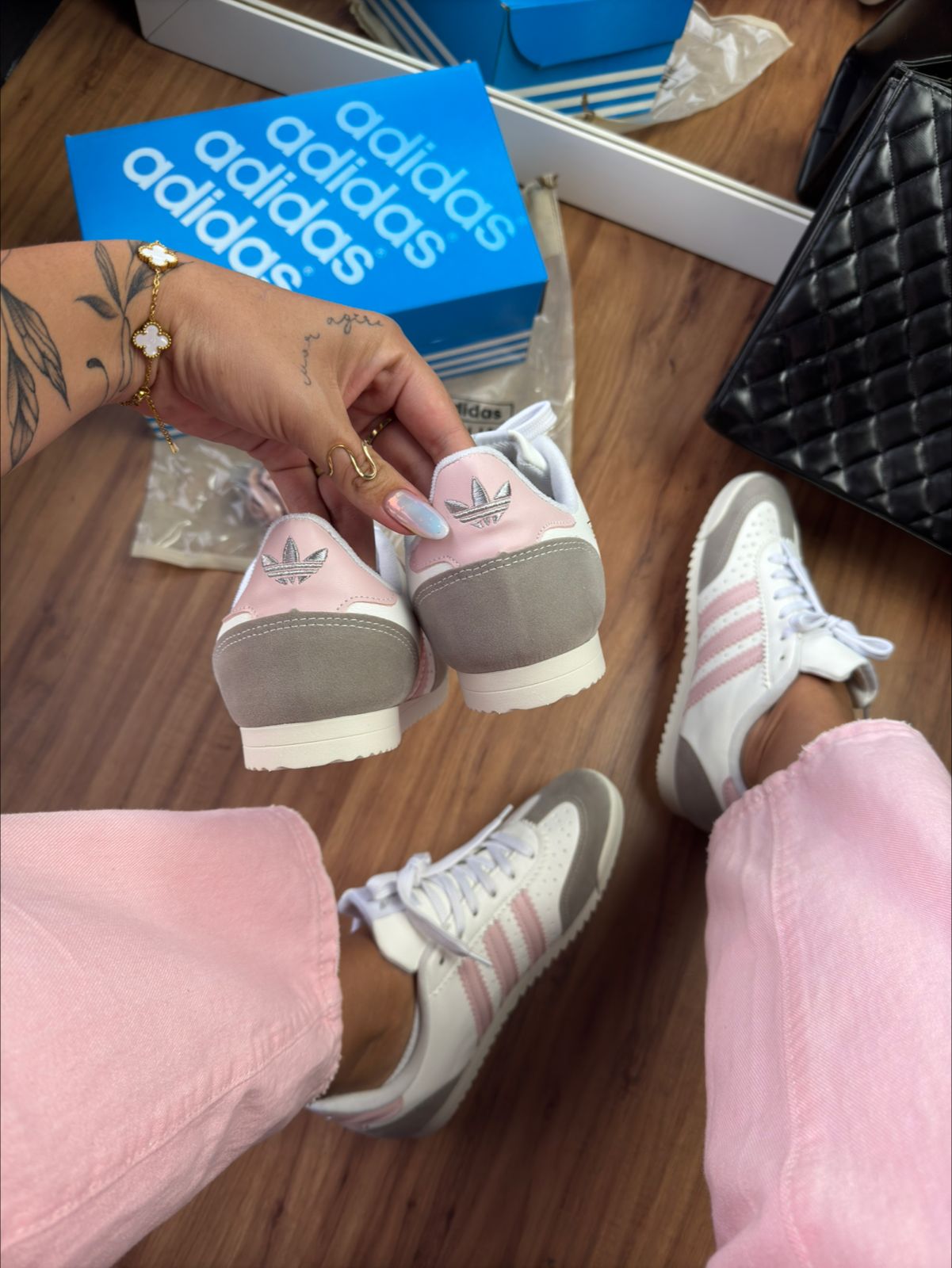 #065 Adidas Itália retrô branco rosa bebê do 34 ao 37 R$239,90