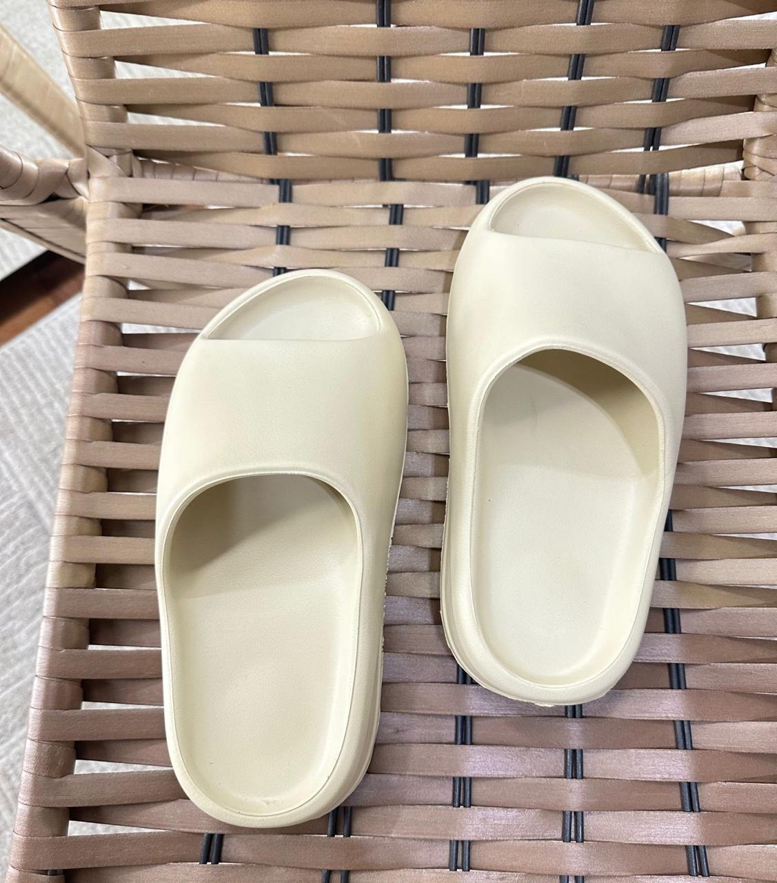 #067 Slide Adidas Yeezy EVA Off do 33 ao 44 R$149,90
