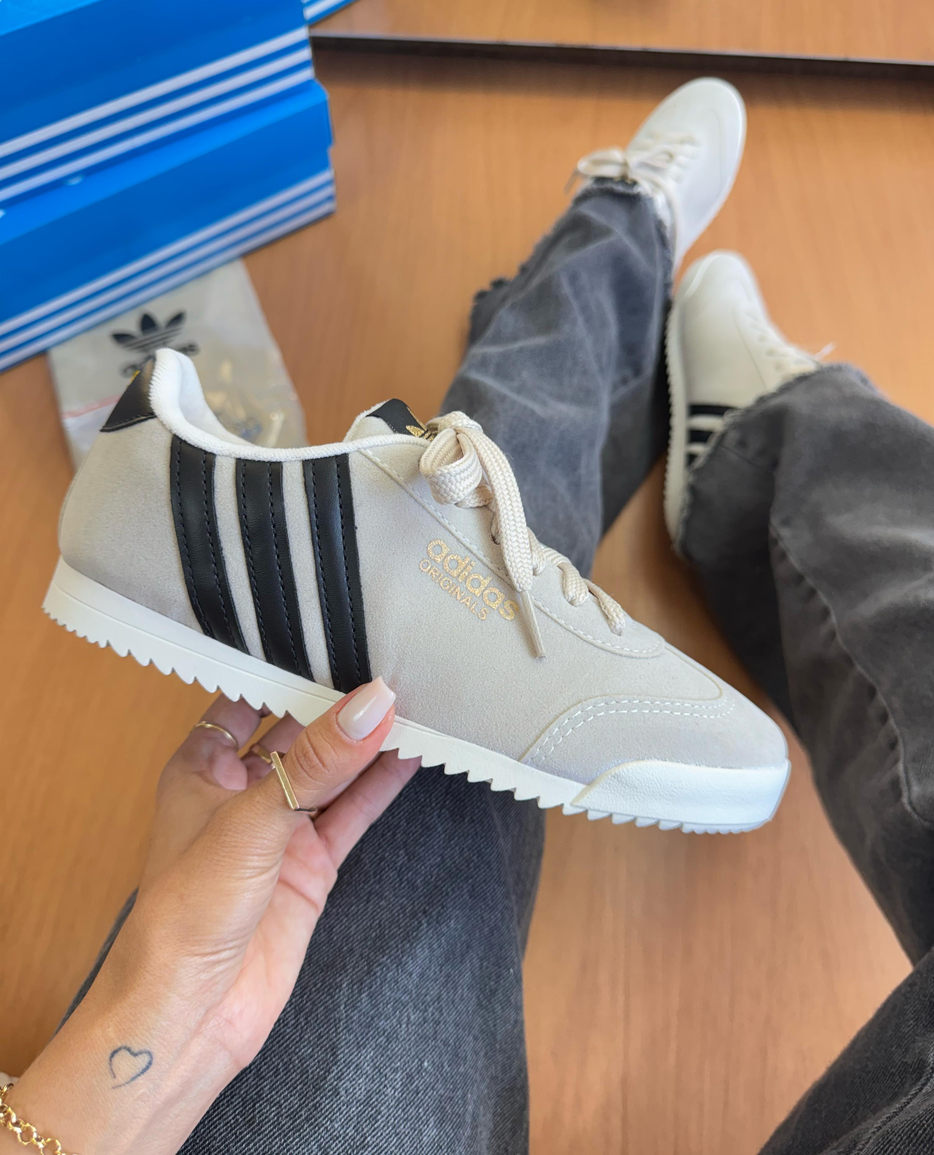 #079 Adidas Originals retrô do 34 ao 39 R$237,90