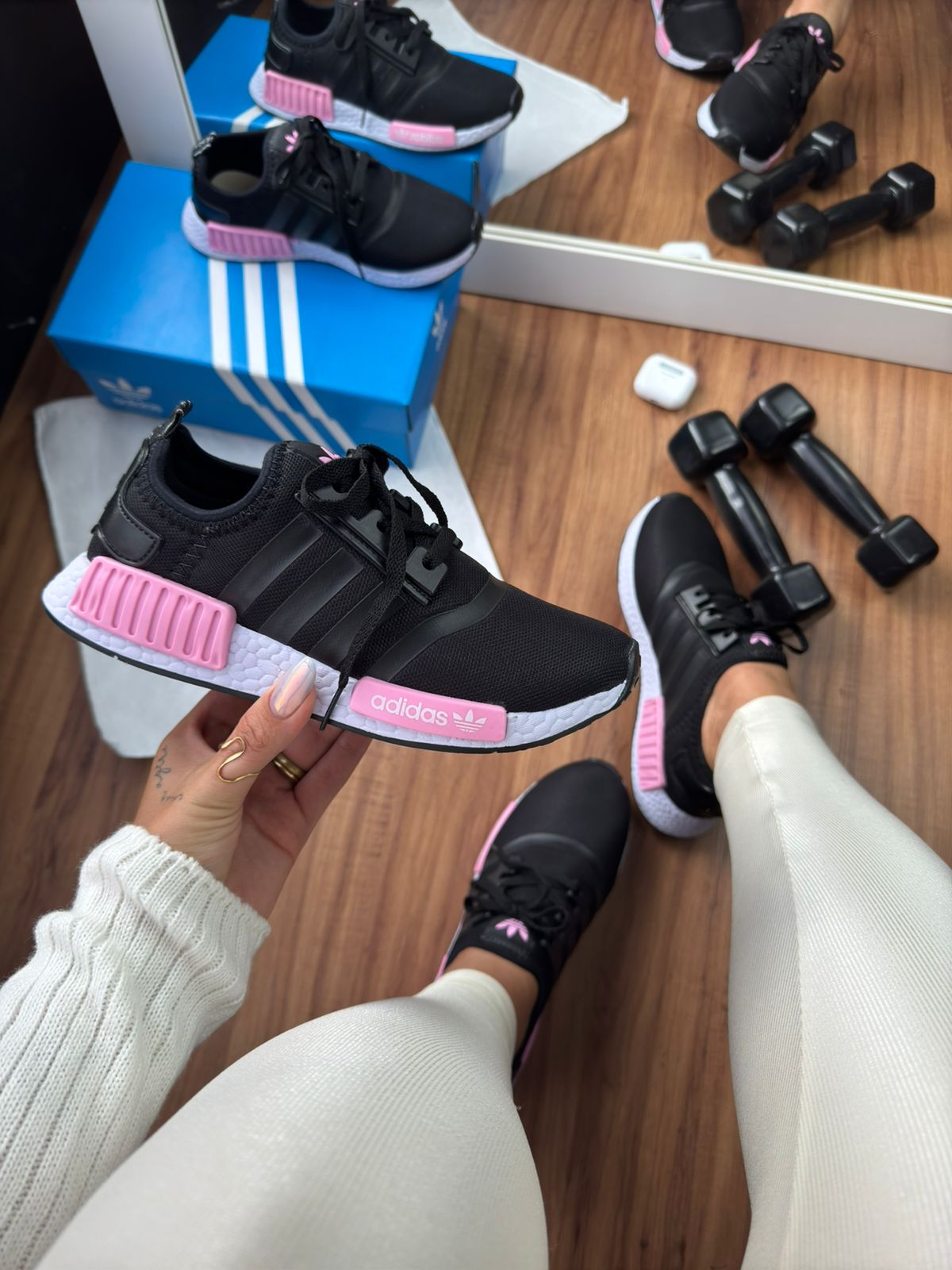 #094 Adidas NMD preto e rosa, disponível do 34 ao 39 R$229,90