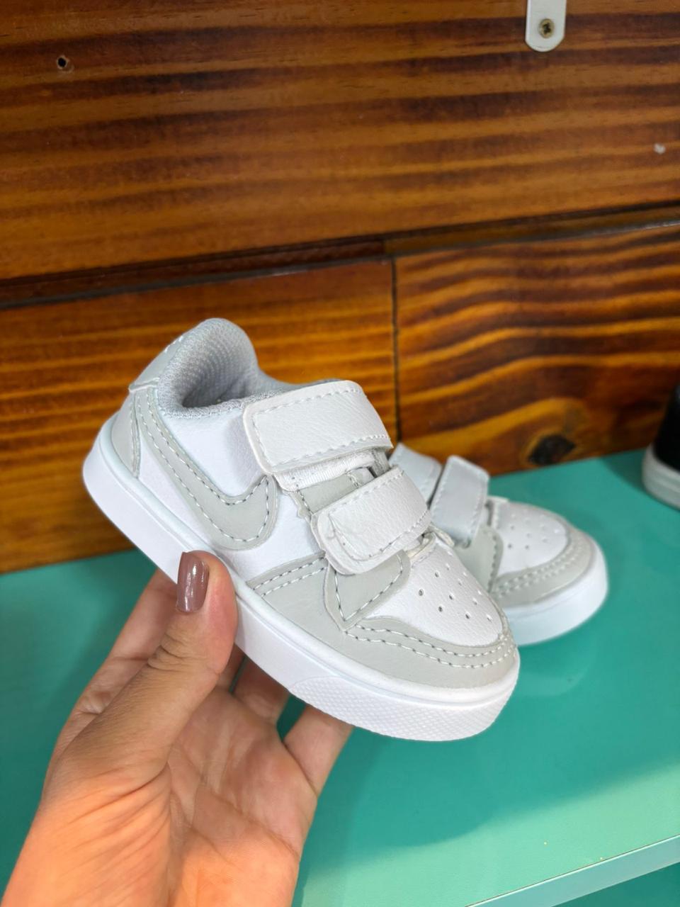 #100 Nike baby infantil, disponível do 18 ao 25 R$142,90