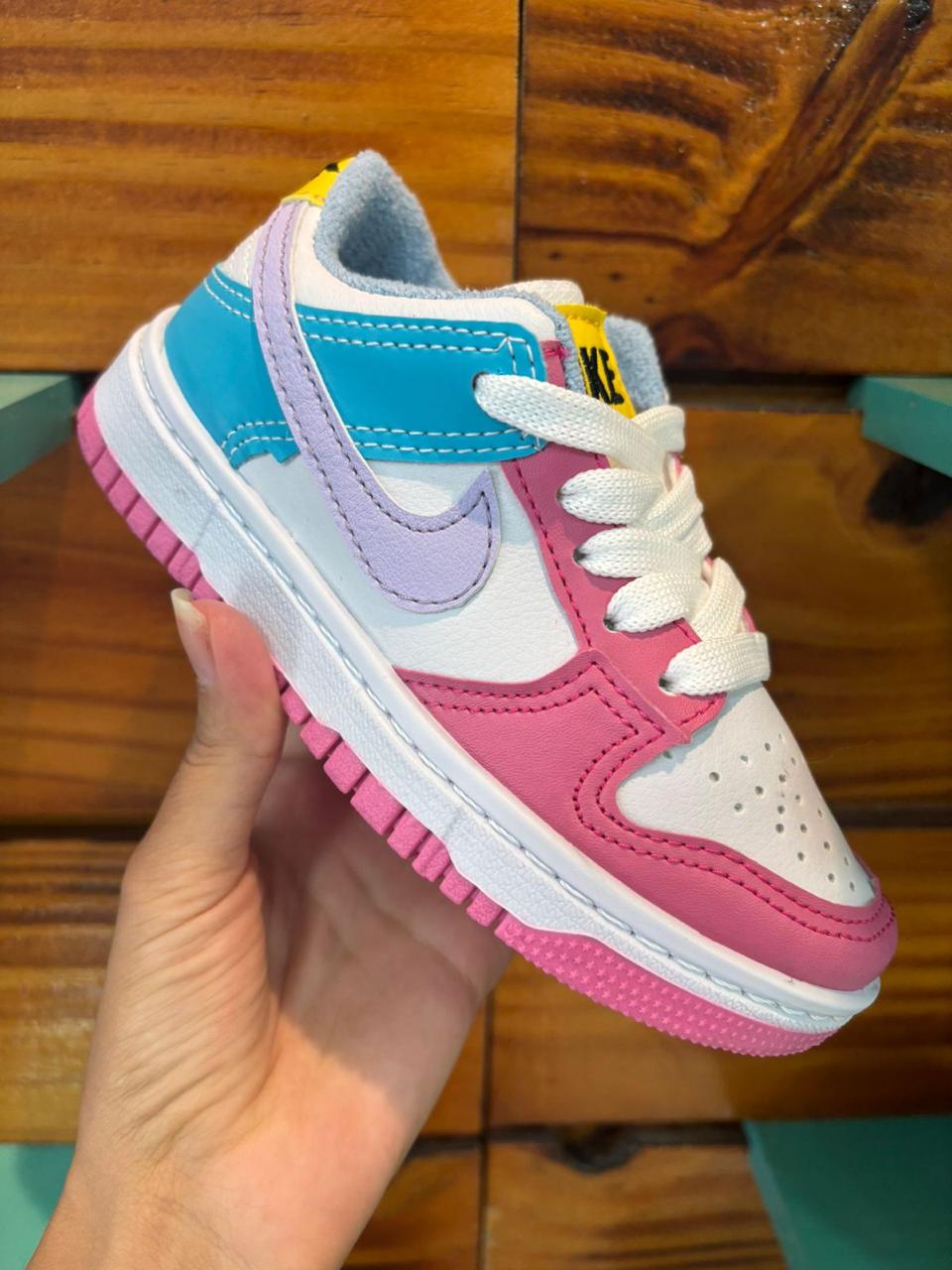 #103 Nike Dunk infantil, disponível do 26 ao 33 R$159,90